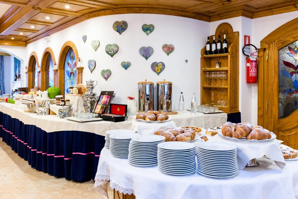 Hotel Vienna San Martino Di Castrozza Esterno foto
