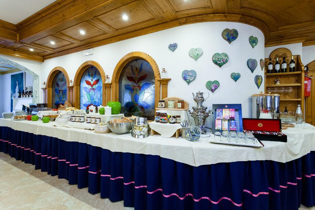 Hotel Vienna San Martino Di Castrozza Esterno foto