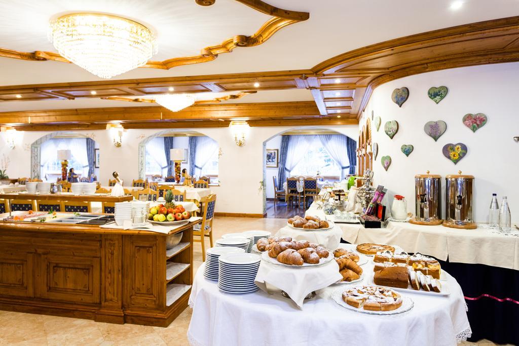 Hotel Vienna San Martino Di Castrozza Esterno foto