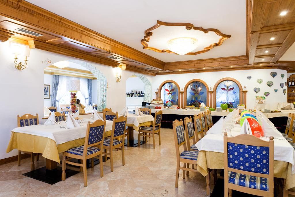 Hotel Vienna San Martino Di Castrozza Esterno foto