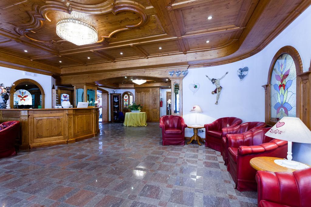 Hotel Vienna San Martino Di Castrozza Esterno foto