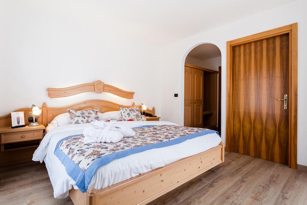 Hotel Vienna San Martino Di Castrozza Esterno foto